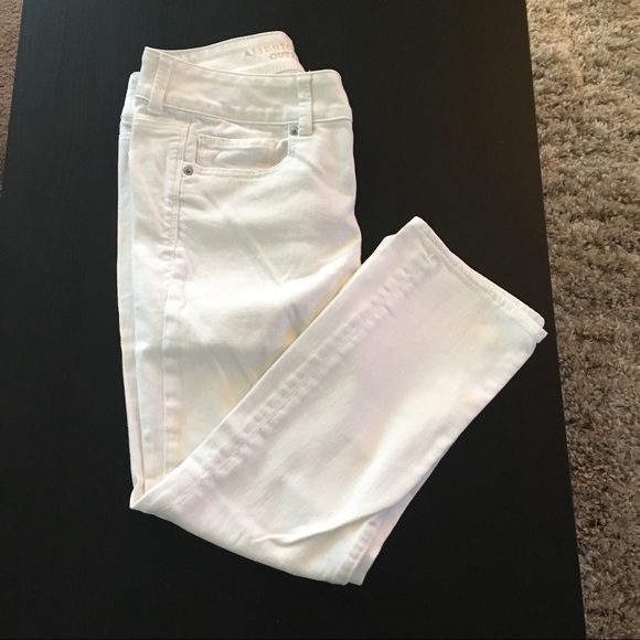American Eagle Outfitters Denim - American Eagle white artist crop jeans